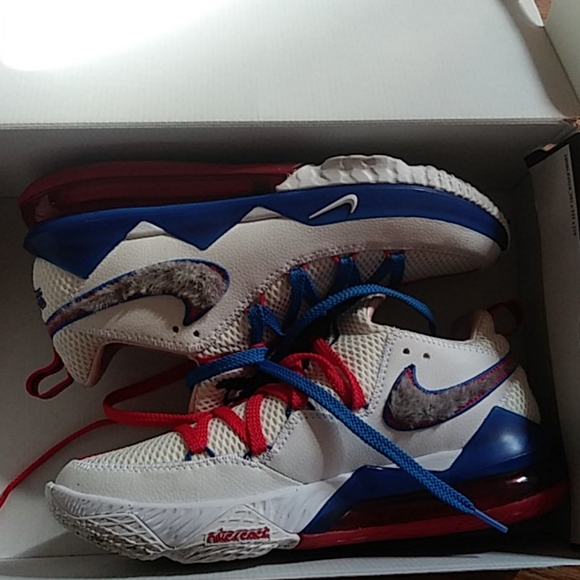 Gym shoes - Picture 1 of 8